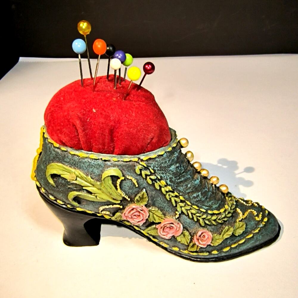 1791.  Vintage Victorian Style Shoe Pin Cushion